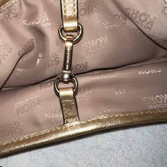 Michael Kors Jet Set Travel Tote - Picture 11 of 13